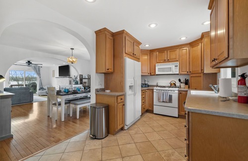 Salem Lakes House | Charming 2-bedroom Lake House Directly on Cross Lake