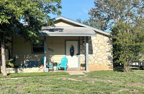West San Antonio House | Charming 2-bedroom house in marvelous San Antonio