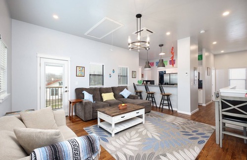 Near East Side House | Charming 2-bedroom house in brilliant San Antonio with WiFi, AC