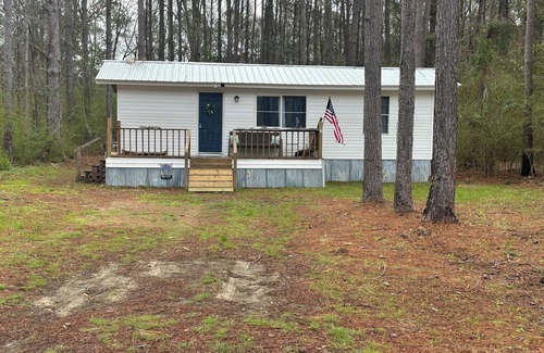 Sandersville Cottage | Charming 2-bedroom tiny country house conviently located near BOK HOMA CASINO!