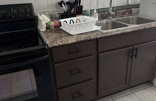 Schenectady Apartment | Charming 2-bedroom apartment in wonderful Schenectady with AC
