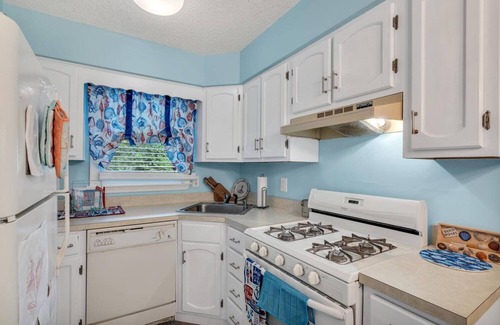 Ortley Beach Condo | Charming 2-bedroom condo in Seaside Park, one block from the beach