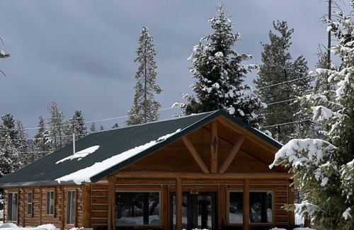 Seeley Lake Cabin | Charming 2-bedroom cabin with bonus loft, pet-friendly in Seeley Lake