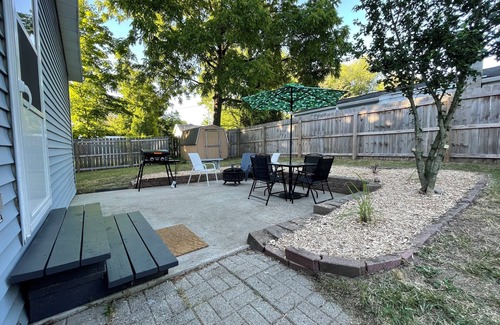 South Haven House | Charming 2-bedroom home in quiet area, fenced in backyard, and walk downtown
