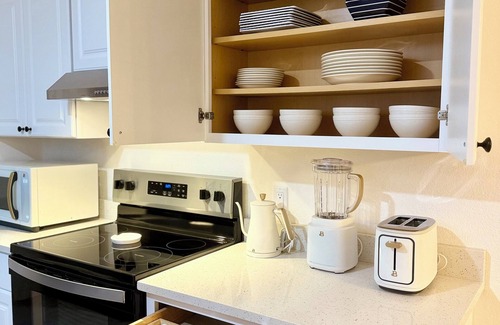 Spring Hill House | Charming 2-bedroom house with AC, WiFi in quaint Spring Hill