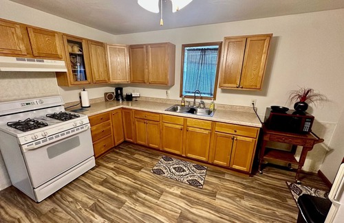 Springfield House | Charming 2-bedroom house, close to attractions and main roads/highways.