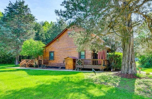 Olin Cabin | Charming 2-bedroom cabin with WiFi, AC in brilliant Statesville