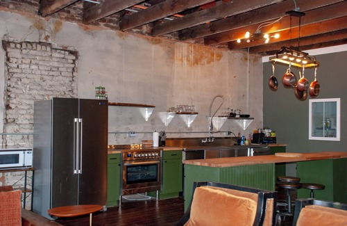 Statesville Apartment | Charming 2-bedroom apartment in delightful Downtown Statesville with WiFi, AC.