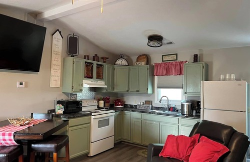 Florida House | Charming 2-bedroom house at Mark Twain Lake