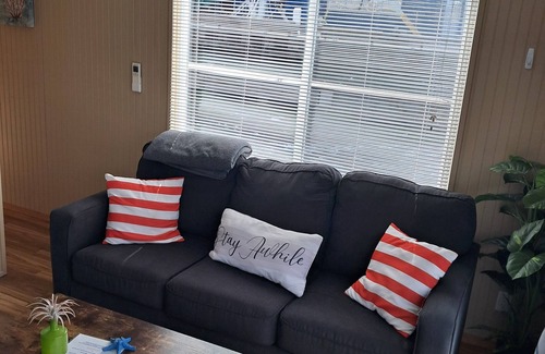 Sturgeon Bay Boat Rental | Charming 2-bedroom boat with AC, WiFi in lovely Sturgeon Bay Mary 1