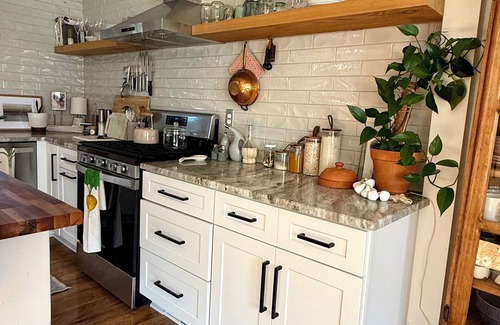 Sylvan Lake House | Charming 2-bedroom house in beach community