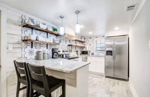 Talking Rock Cottage | Charming 2-bedroom cottage in fantastic Talking Rock with Hot Tub, Fireplace