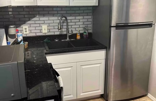 College Town House | Charming 2-bedroom townhome with WiFi and AC in Tallahassee. Walk to Stadium FSU