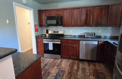Tallahassee House | Charming 2-bedroom house in marvelous Tallahassee with AC, WiFi