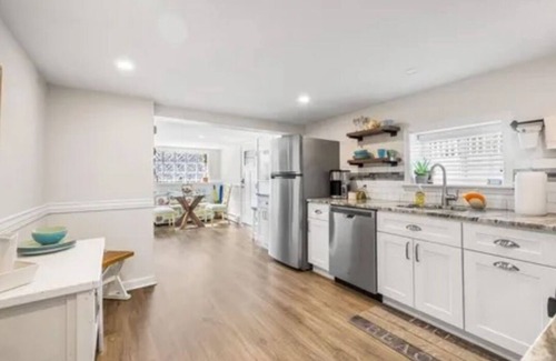 Ventnor City Apartment | Charming 2-bedroom apartment with AC, WiFi in peaceful Ventnor City