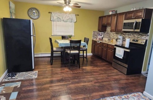 West Babylon House | Charming 2 Bedroom Home Away From Home Apartment