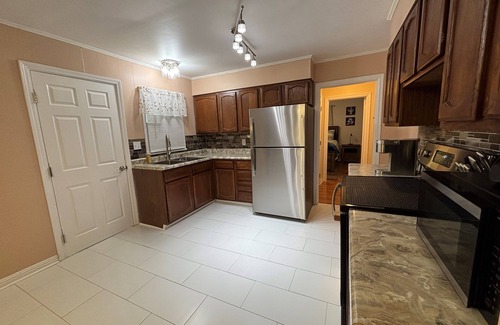 Cunningham House | Charming 2-bedroom house on 1+ acres in West Paducah with Patio, Firepit & Wifi
