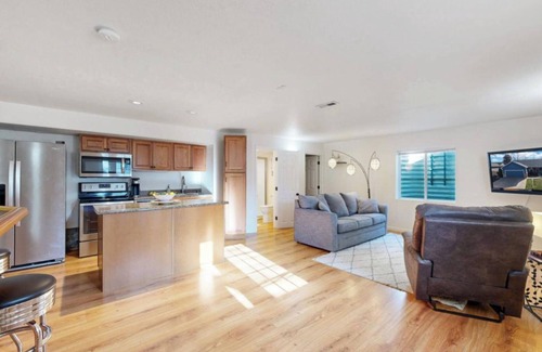 Westminster House | Charming 2-bedroom suite and Private Home Theater 7.2 dolby