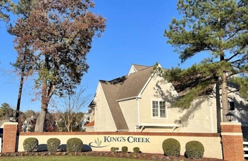 Lackey Cottage | Charming 2-bedroom cottage, pools & fitness room, WiFi in historic Williamsburg