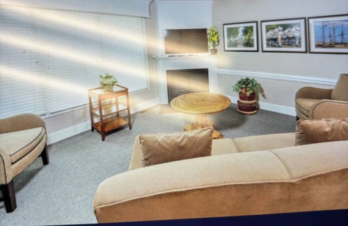 Lackey House | Charming 2-bedroom townhome in nice Williamsburg with WiFi, fitness room