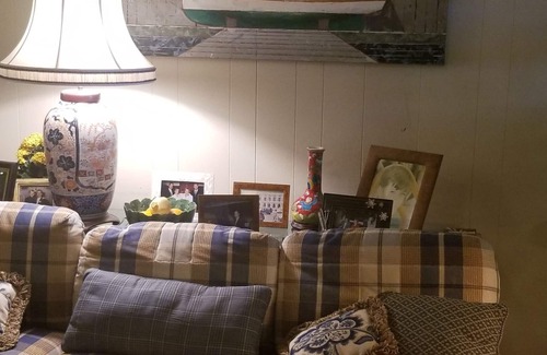 Elmo Bed & Breakfast | Charming 2-bedroom bed & breakfast in tranquil Wills Point with free WiFi,n