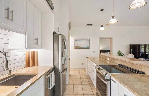 Wabasso Beach Villa | Charming 2-bedroom villa in pleasant Vero Beach with fitness room, AC