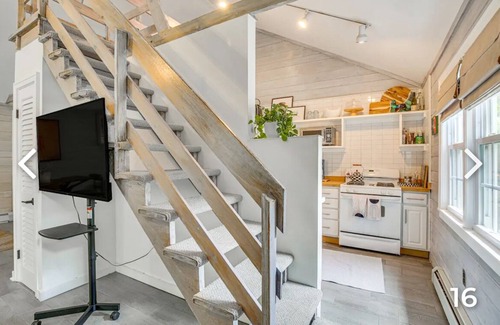 Holmes Villa | Charming 2-bedroom villa in serene Holmes with AC, WiFi