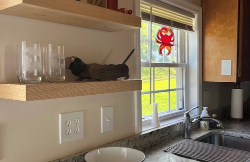 Mount Holly Cottage | Charming 2-bedroom waterfront cottage in Montross