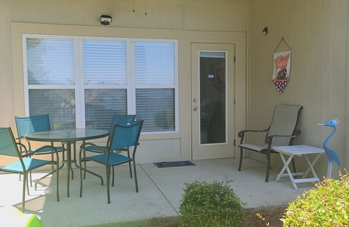 Summerton Condo | Charming 2 Bedroom Waterfront Lake Marion Condo