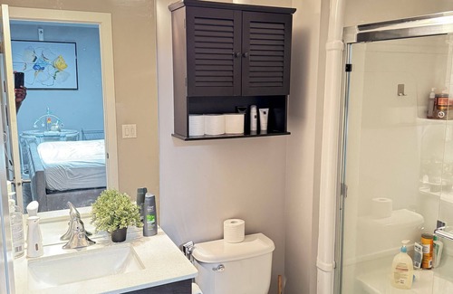 Fort Gary House | Charming 2-bedroom with WiFi, AC in fabulous Winnipeg