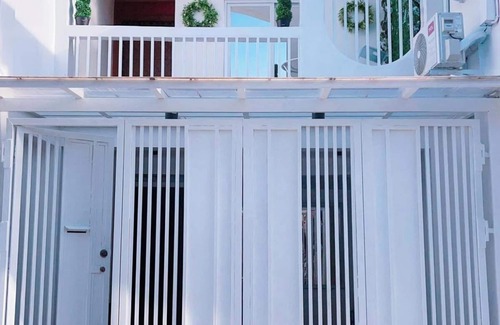 Naga House | Charming 2-bedroom with AC, 2 Toilet & Bath and WiFi in peaceful Naga
