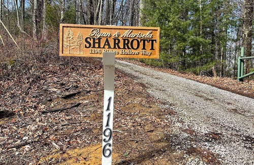 Del Rio Cabin | Charming 2 Bedroom with Loft Bedroom in the Beautiful Smokey Mountains!nn