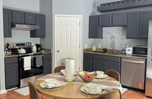 Brooklyn House | Charming 2 Bedrooms in Quiet Baltimore Townhome – All-Inclusive Perks!