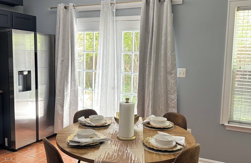 Brooklyn House | Charming 2 Bedrooms in Quiet Baltimore Townhome – All-Inclusive Perks!