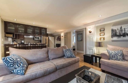 Kensington-Cedar Cottage Apartment | Charming 2 bedrooms suite in character home
