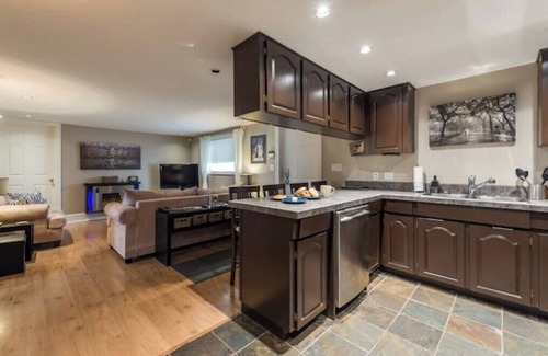 Kensington-Cedar Cottage Apartment | Charming 2 bedrooms suite in character home