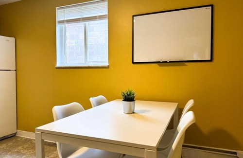 Mount Oliver Apartment | Charming 2 Bedrooms with Sofa Bed & WIFI!