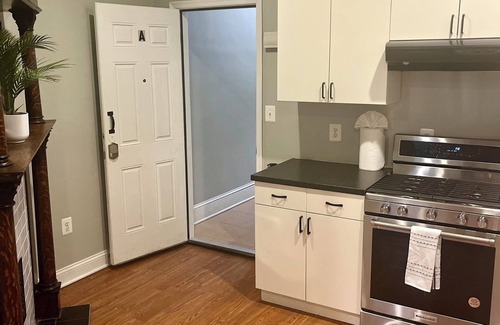 Eckington Apartment | Charming 2-bedrooms, 3beds, Apartment NW DC, Wi-Fi, 1-mile White House 1stfloor