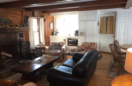 North Conway House | Charming 2 Bedrooom Guest House on 2 acres North Conway Village.