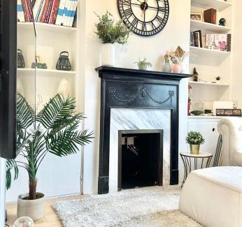 Earl's Court Apartment | Charming 2 Beds in Chelsea By Earl's Court Station