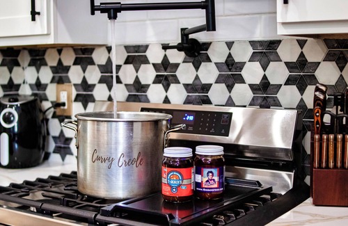 Saint Roch Cottage | Charming 2-BR, 2-bath cottage w/AC, Heat, WiFi and 5 min from French Quarter.