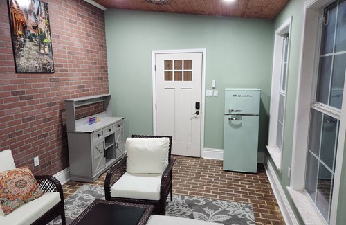 Saint Roch Cottage | Charming 2-BR, 2-bath cottage w/AC, Heat, WiFi and 5 min from French Quarter.