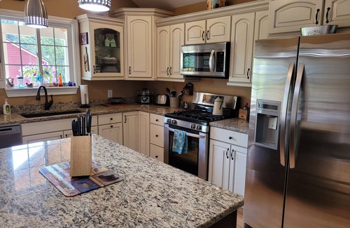 Dover Bay House | Charming 2 br/2ba Home w/Fenced Yd 3 mi to dtown Sandpoint,14 mi to Schweitzer!