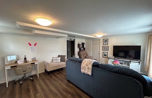Skelton Apartment | Charming 2-BR basement apartment, central to National Park, close to interstate