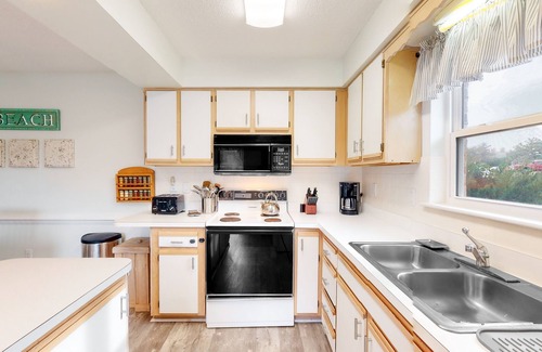 Kitty Hawk Condo | Charming 2 BR Condo - Convenient location - Close to beach - Community pool - WD