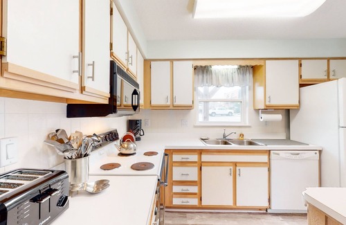 Kitty Hawk Condo | Charming 2 BR Condo - Convenient location - Close to beach - Community pool - WD