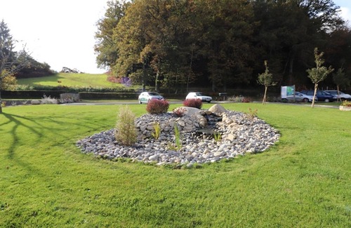 Saint-Gerons Cottage | Charming 2-BR Cottage near Lake with Wi-Fi, BBQ, Pet-Friendly