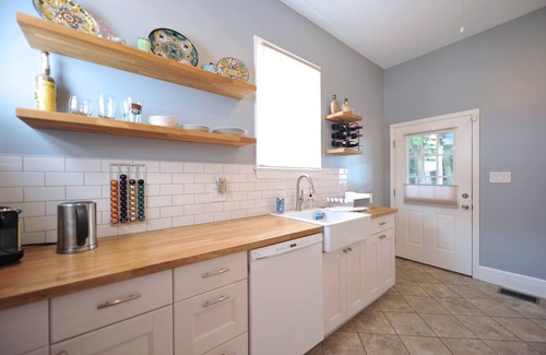 Schnitzelburg House | Charming 2 BR home by Emerson Park & Gardens - UL, Downtown, Shopping and Eats