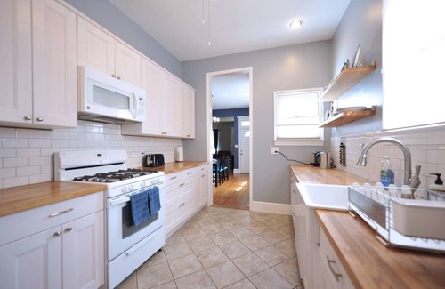 Schnitzelburg House | Charming 2 BR home by Emerson Park & Gardens - UL, Downtown, Shopping and Eats