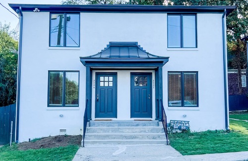 Homewood House | Charming 2 BR Townhome in the Heart of Homewood